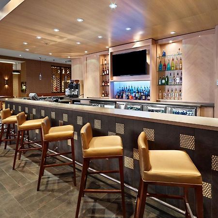 Doubletree By Hilton Hotel & Conference Centre Regina Bagian luar foto