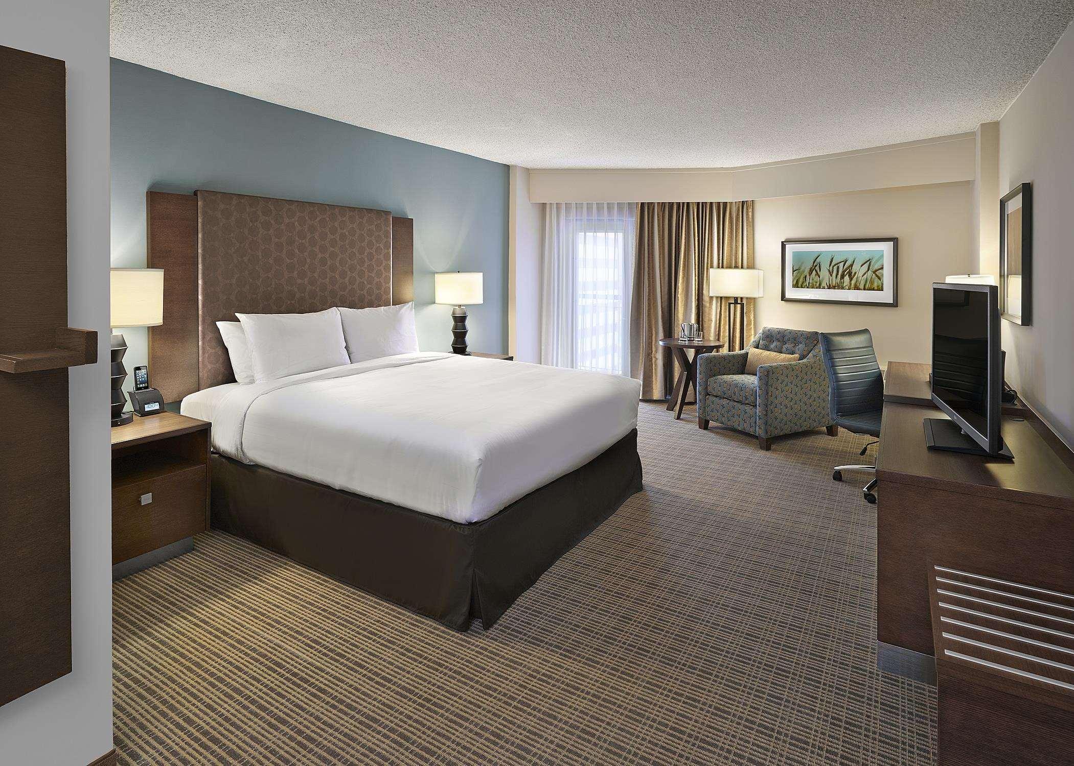 Doubletree By Hilton Hotel & Conference Centre Regina Bagian luar foto