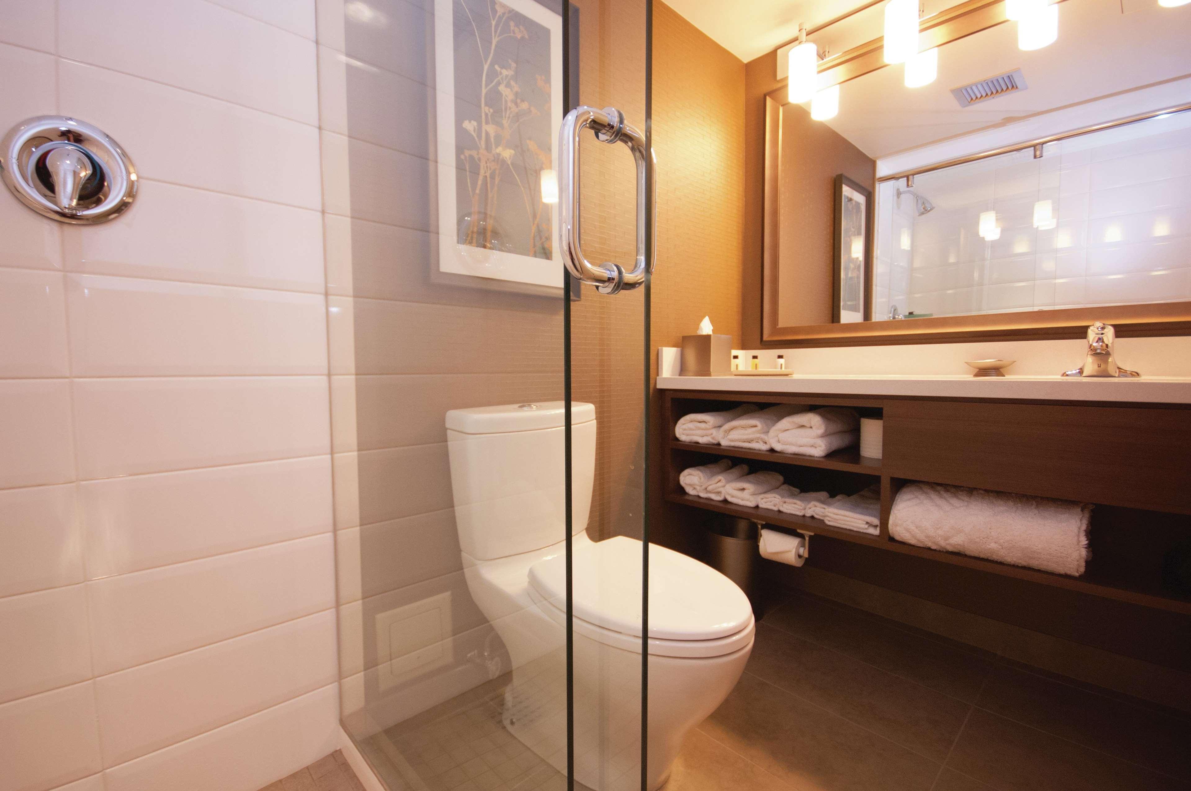 Doubletree By Hilton Hotel & Conference Centre Regina Bagian luar foto