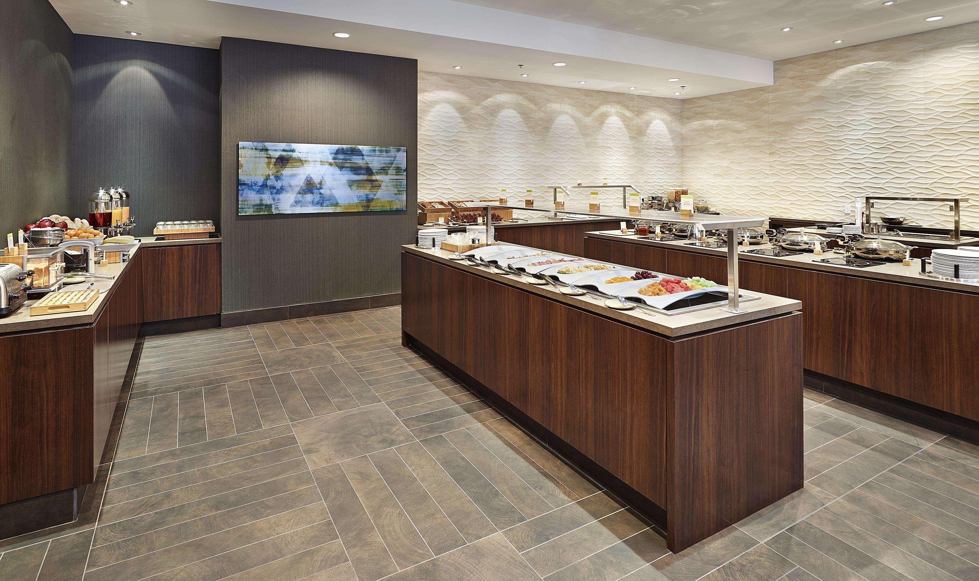 Doubletree By Hilton Hotel & Conference Centre Regina Bagian luar foto