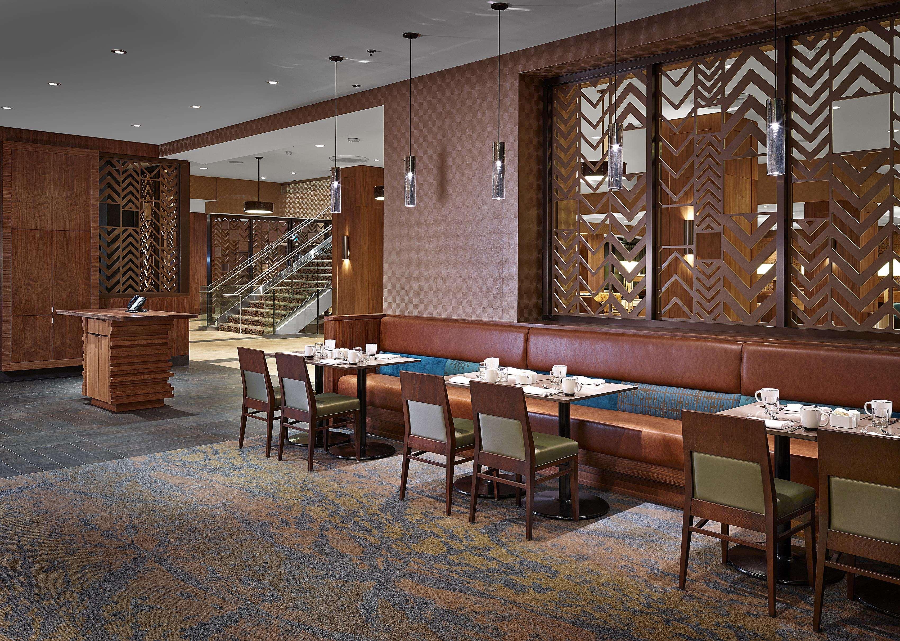 Doubletree By Hilton Hotel & Conference Centre Regina Bagian luar foto