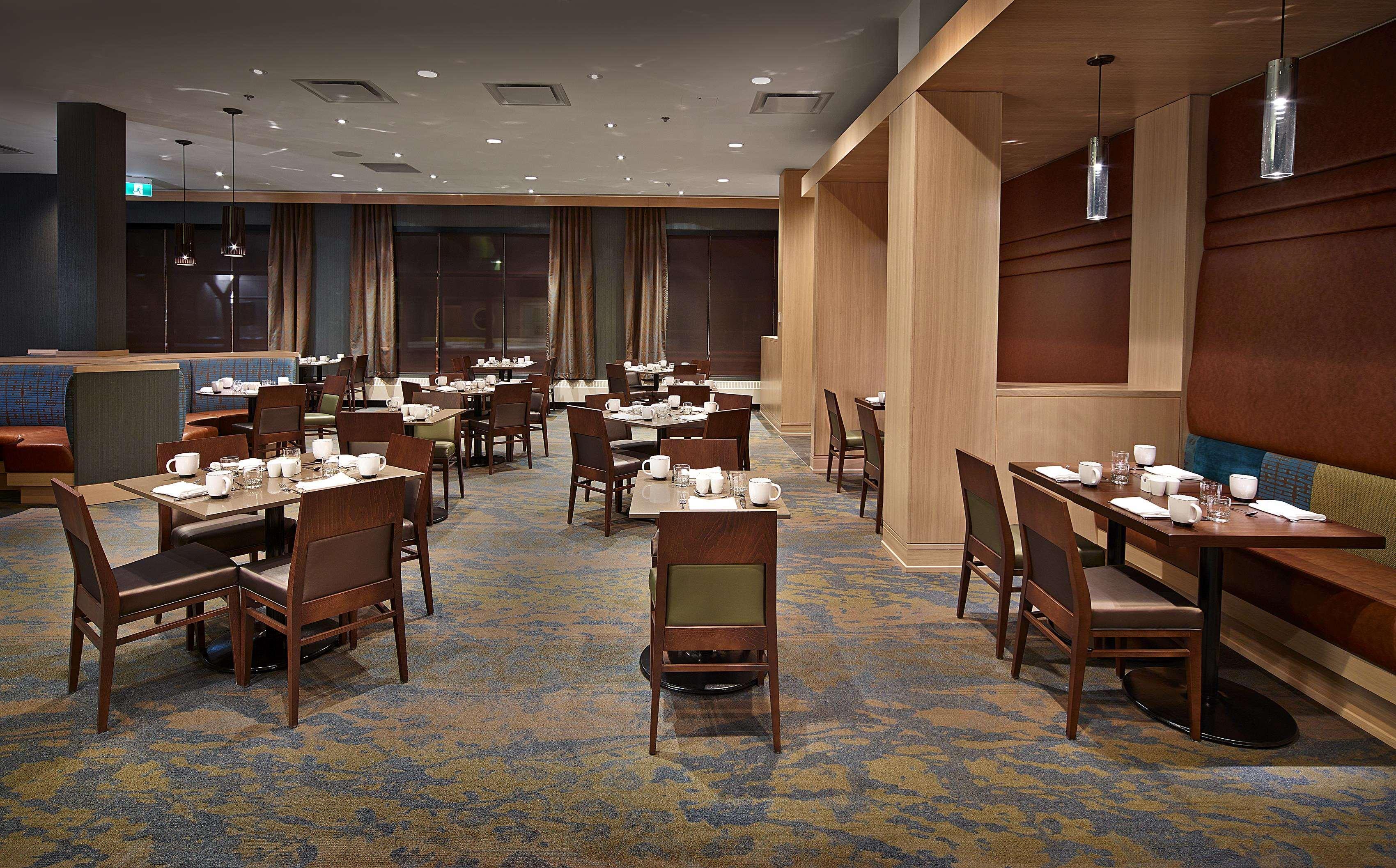 Doubletree By Hilton Hotel & Conference Centre Regina Bagian luar foto
