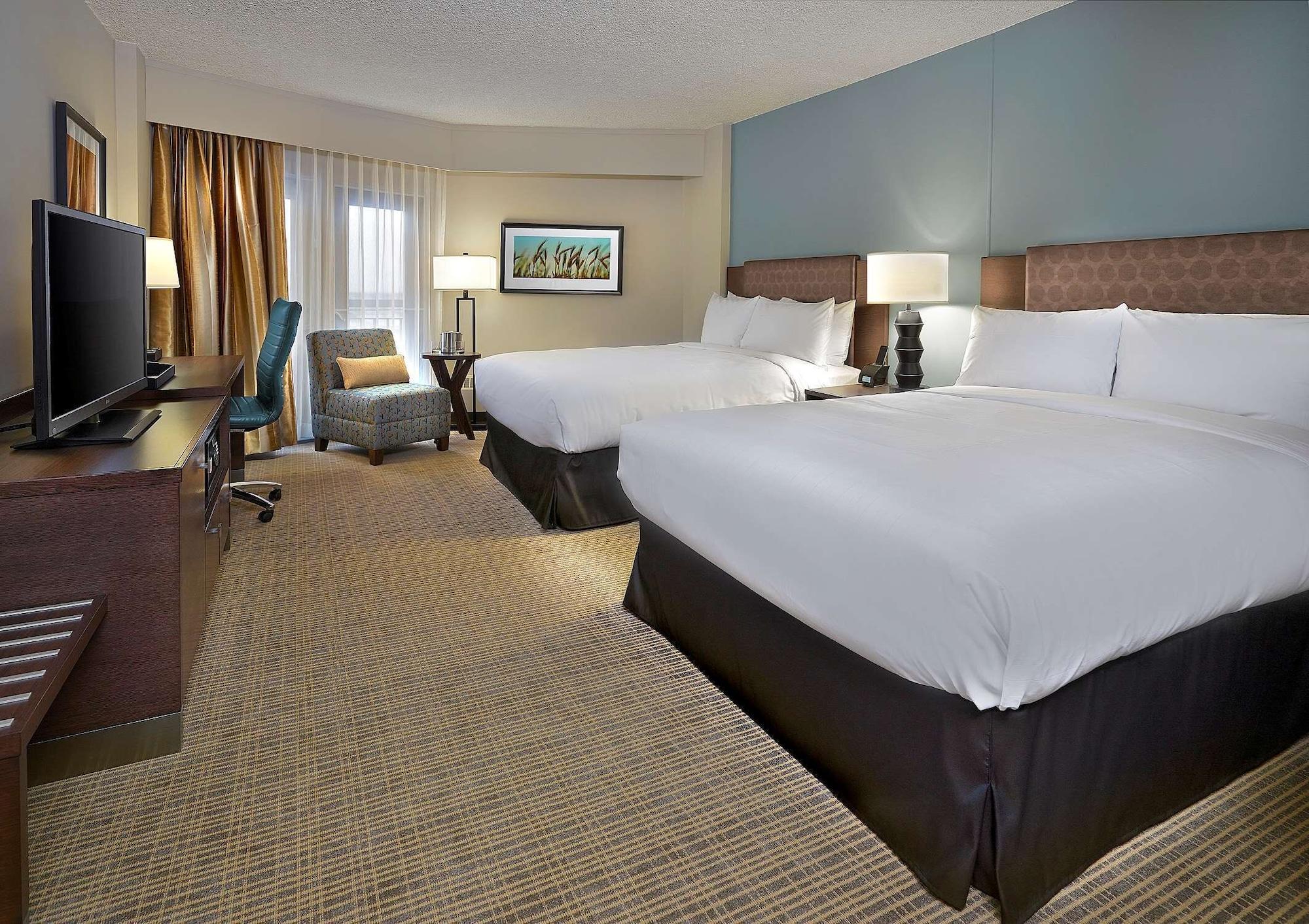 Doubletree By Hilton Hotel & Conference Centre Regina Bagian luar foto