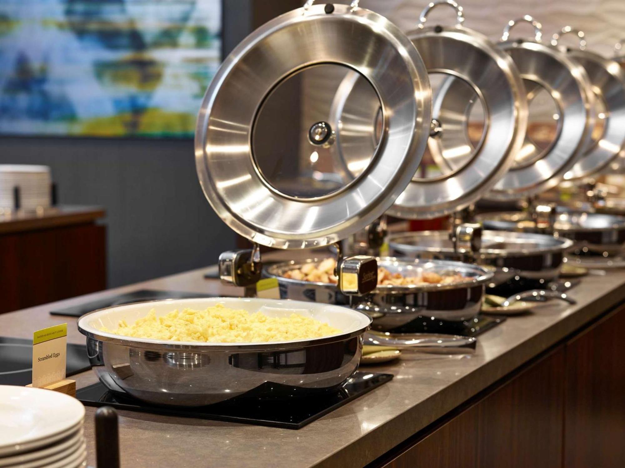 Doubletree By Hilton Hotel & Conference Centre Regina Bagian luar foto
