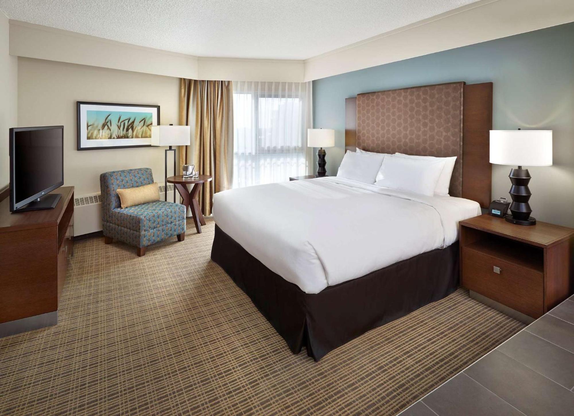 Doubletree By Hilton Hotel & Conference Centre Regina Bagian luar foto