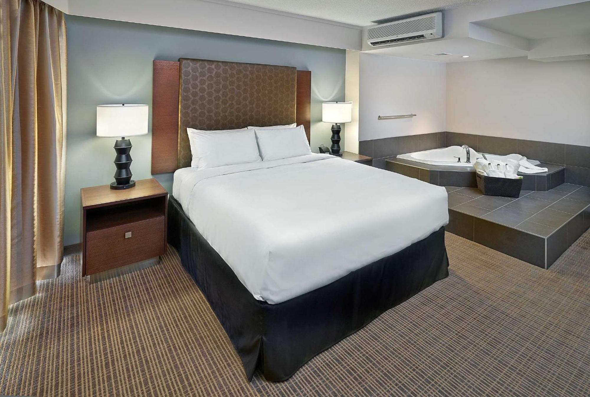 Doubletree By Hilton Hotel & Conference Centre Regina Bagian luar foto