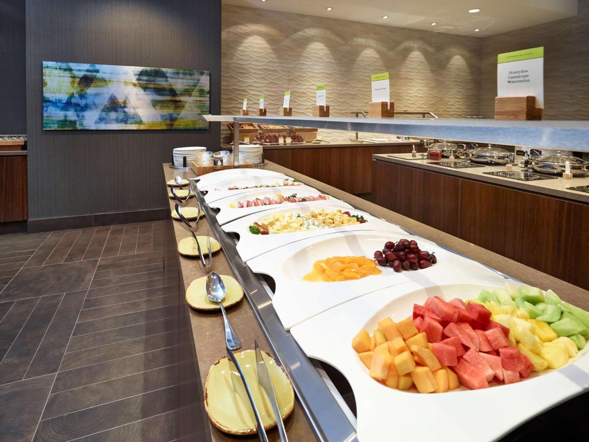 Doubletree By Hilton Hotel & Conference Centre Regina Bagian luar foto