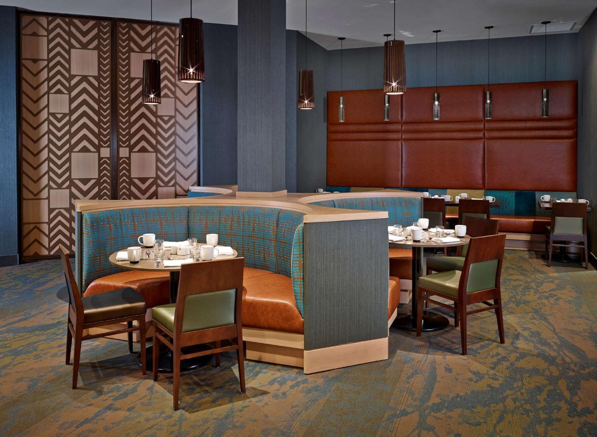 Doubletree By Hilton Hotel & Conference Centre Regina Bagian luar foto