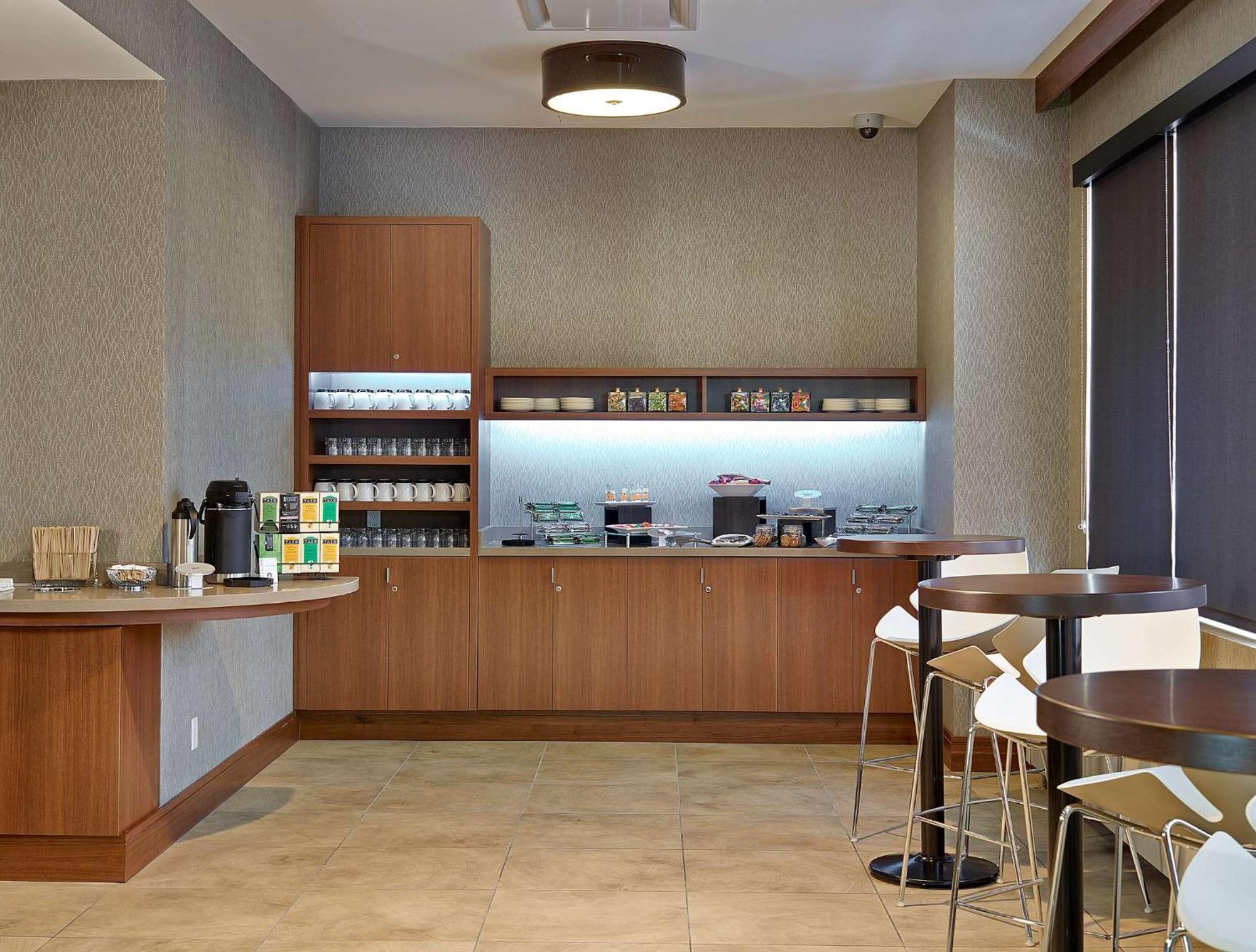 Doubletree By Hilton Hotel & Conference Centre Regina Bagian luar foto