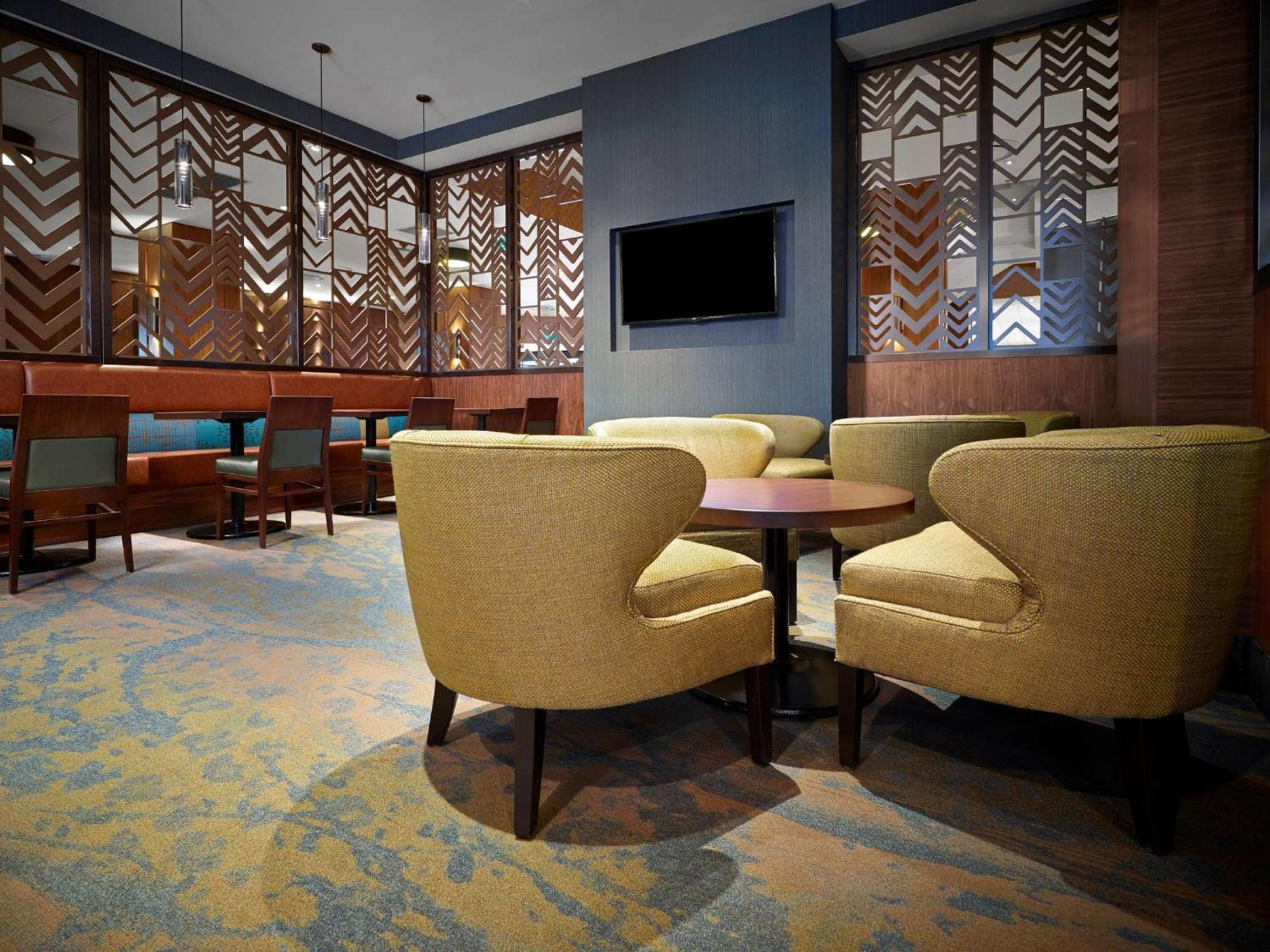 Doubletree By Hilton Hotel & Conference Centre Regina Bagian luar foto