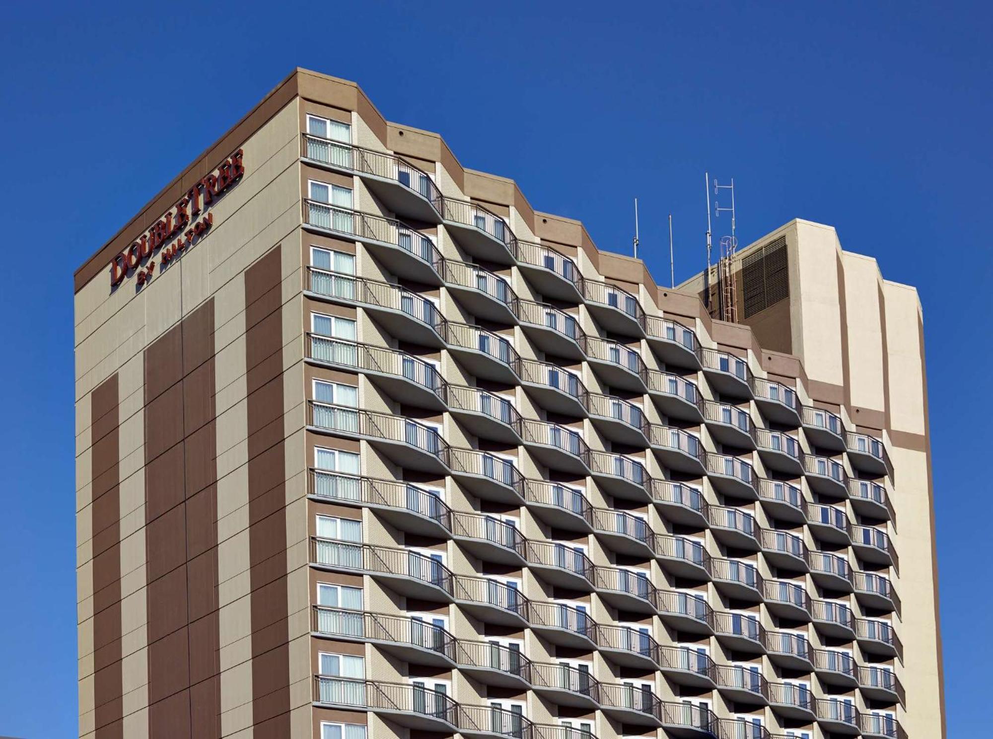 Doubletree By Hilton Hotel & Conference Centre Regina Bagian luar foto