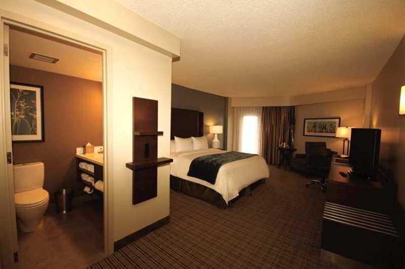 Doubletree By Hilton Hotel & Conference Centre Regina Bagian luar foto